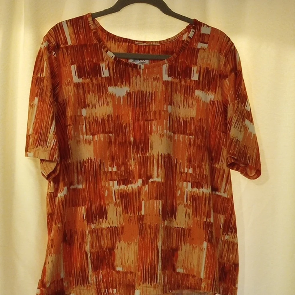 Denim & Co. Women's Shades of Red Abstract Shirt - Picture 1 of 3